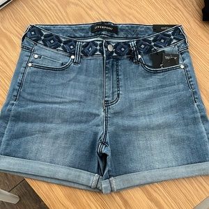 NWT adorable Liverpool shorts with belt pattern (8/29)
